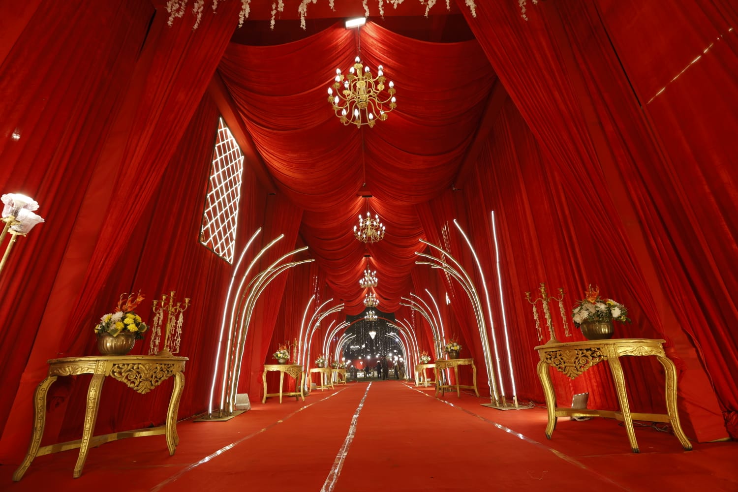 Light sculpture at Tulsi Villa